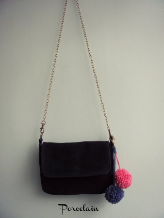 Art 1050 cartera con pompones $245